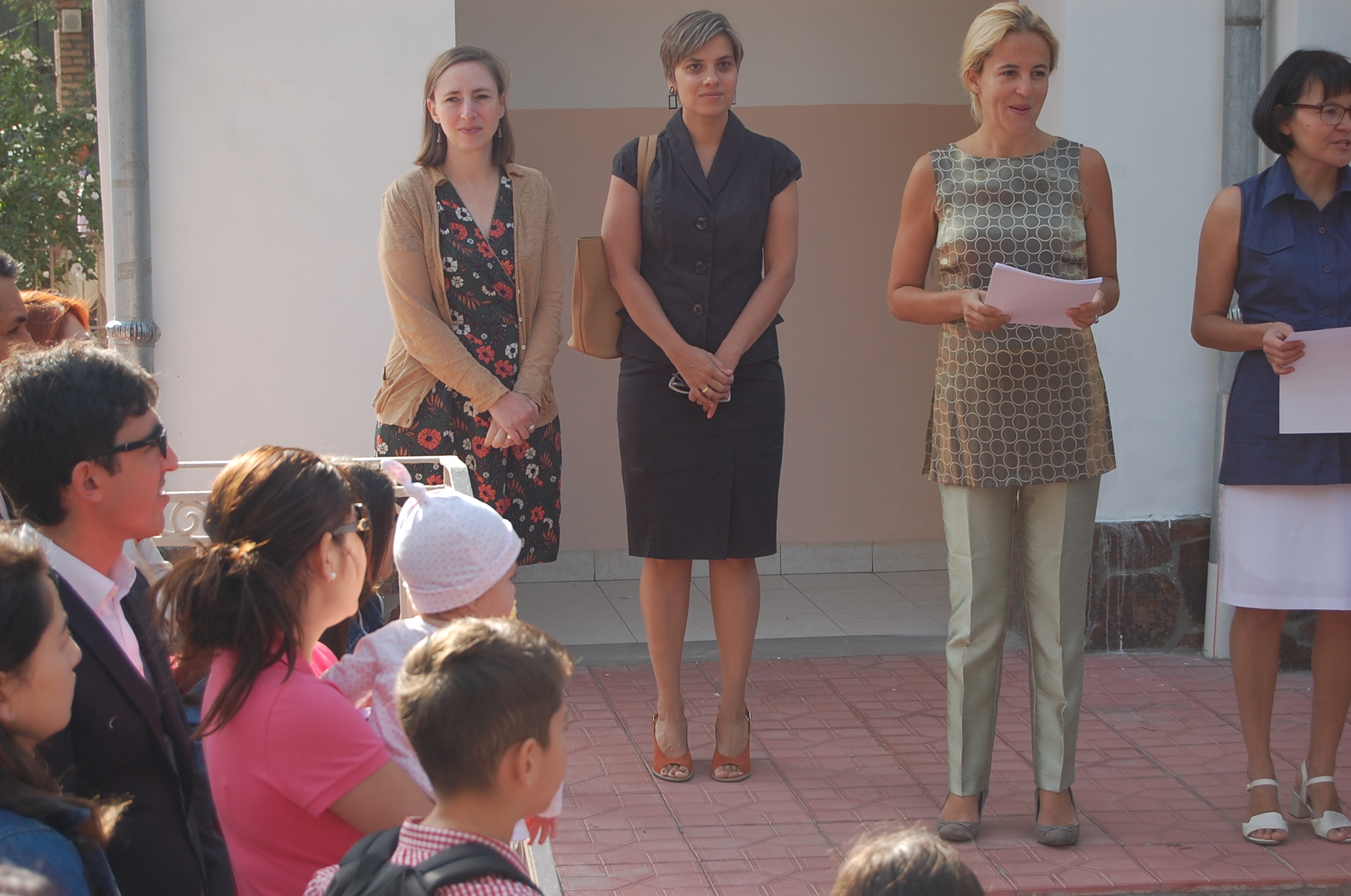 Katia Turnier, directrice de l'école française de Tachkent Katia Turnier, directrice de l'école française de Tachkent